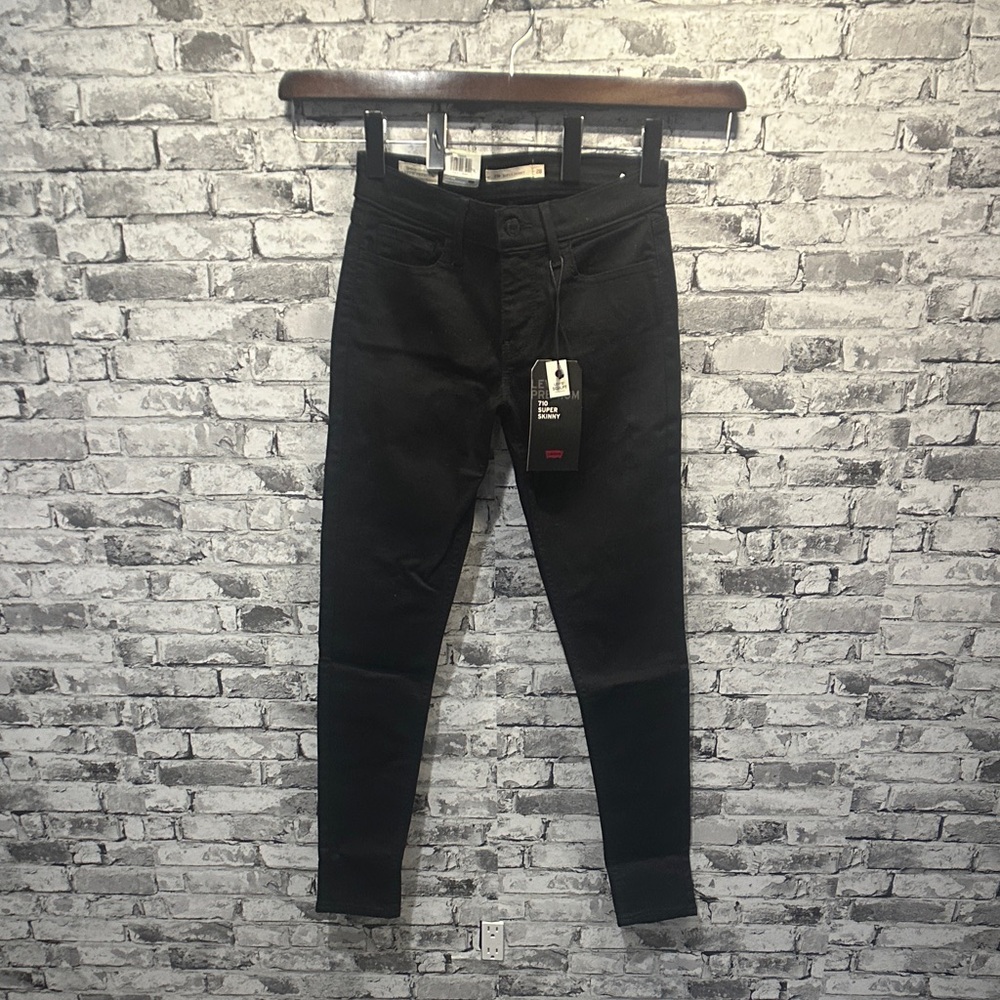 EUC Levi's Premium Black Skinny Jeans for Women
